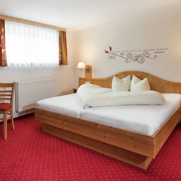 Zimmerbeispiel Dreibettzimmer im Wismeyerhaus © Wolkersdorfer